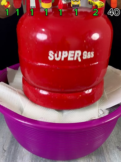 How Many Tissue Papers Were Used in This Water Experiment?