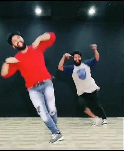 Jhalla Jiya Tu: Bhangra Vibes and Dance
