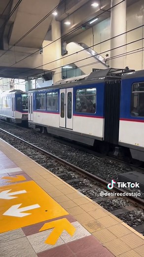 First Time Mag MRT Experience: Commuter Life | MRT Journey