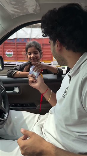 கயிறு வித்துக்கிட்டு இருக்கிறவளுக்கு இப்படி ஒரு அதிஷ்டமா #shorts #help #humanity #respect #kindness