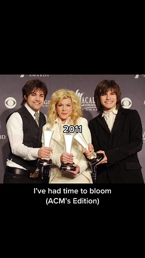 Time to Bloom at ACM Awards - Red Carpet Moment