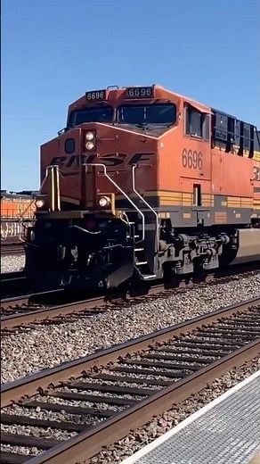 BNSF 6696 leads a stack train pass commerce with a nice horn show #bnsf #train