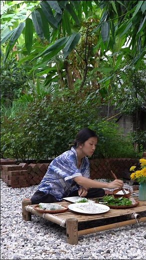 How to Make Vietnamese Shrimp and Pork Spring Rolls 🥢 | Fresh Rice Paper Rolls Recipe