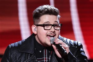 What X Factor star Che Chesterman looks like now - with a baby and stunning girlfriend 6yrs after the show