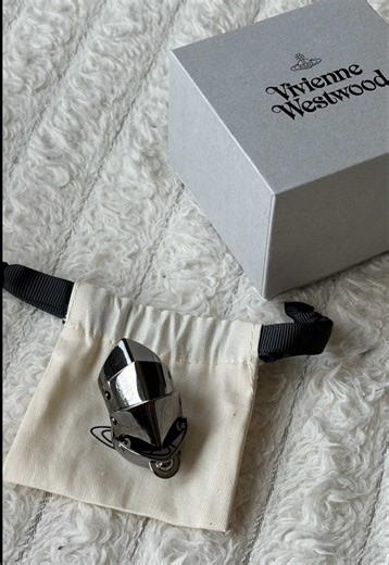 Unboxing my dream ring, Armour by @Vivienne Westwood Feeling like Nana 🖤 #nana #viviennewestwood #ring