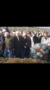 Mbesa e 35 vjeçares emocionon me poezinë në ceremoninë e lamtumirës së fundit | lajmi.net