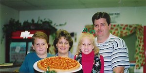 Pizza House celebrates 30 years as Lorena’s oldest family-owned business