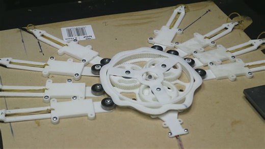 Quivering Facehugger Is All Geared Up