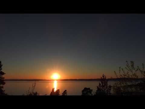 Timelapse of sunset in Norway - Earth spinning or Sun moving?