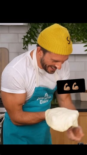 Jonathan Bailey Supremacy 💫✨ on Instagram: "he's perfect 💪🏽😍 #jonathanbailey #jonnybailey #jbayleaf"