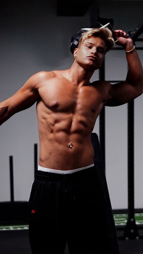 Denis Dosio on Instagram: "Qualcuno online? 📍@igym.rimini"