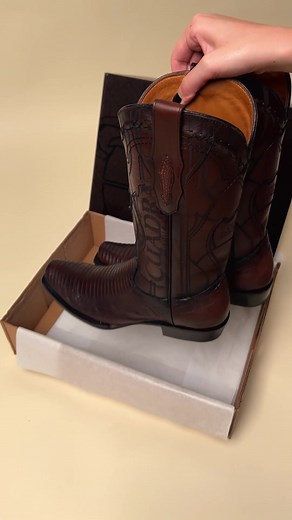 Unboxing de Botas Cuadra con Estilo Único