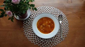 Gulášová polévka s klobáskou