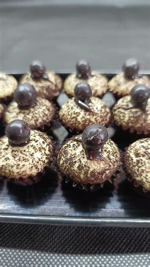 Super Soft Vanilla Cupcakes Recipe | Easy One-Bite Cupcakes | Homemade Bakery-Style Cupcakes