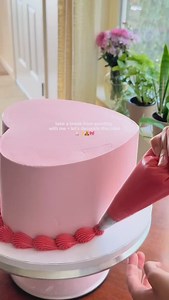 One of my favorite decorating tips is the Wilton #70 leaf tip—not for leaves, but for creating beautiful ruffles on the sides of my cakes! I love how it adds soft, textured details that elevate any vintage-style cake. Do you have a go-to piping tip that you love using in an unexpected way? Let me know in the comments! 👇💬 . . #vintagecake #cakedecorating #buttercreamcakes #pipingtechniques #cakeinspo #wiltontips #cakedesign #bakinghacks #rufflecake #cakedecoration #cakelover #aestheticcakes #ho