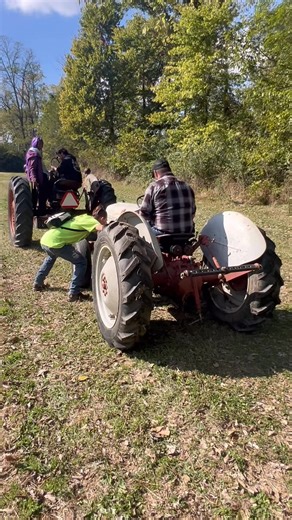 324K views · 1.5K reactions | #tractor #fordtractor | Tractor Hoarders | Facebook