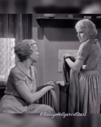 Jean Harlow & Dorothy Burgess in Hold Your Man. 1933. #jeanharlow #harlowjean #blackandwhite #classichollywood #vintagehollywood #oldhollywood #precodehollywood #hollywood #platinumblonde #blonde #hollywoodgoldenage #goldenera #classic #oldhollywoodmovies #movies #oldmovies #catfight #women #funny #tenbucks