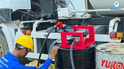 🚚 ក្រុមហ៊ុន ហ្គេត ជីភីអេស - GET GPS មានជំនាញច្បាស់លាស់ និងបទពិសោធន៍យូរឆ្នាំនៅក្នុងការតម្លើង GPS ជាមួយសែនស័រប្រេង លើរថយន្តដឹកទំនិញ និងគ្រឿងចក្រ។ បន្ទាប់ពីតម្លើងរួចរាល់លោកអ្នកអាចមើលបានយ៉ាងច្បាស់អំពីប្រេងម៉ាស៊ូតនៅសល់ក្នុងធុងប្រេង ចំនួនប្រេងចាក់ចូល ចំនួនប្រេងបូមចេញ និងចំនួនប្រេងដែលប្រើប្រាស់អស់ក្នុងមួយថ្ងៃ ឬក្នុងមួយជើង។ យើងផ្តោតទៅលើគុណភាព ភាពច្បាស់លាស់ ភាពមាំធុន និងប្រើប្រាស់បានយូរឆ្នាំ។ អត្ថប្រយោជន៍របស់ GPS ជាមួយសែនស័រប្រេង៖ • មើលទីតាំងរថយន្តជាក់ស្តែងតាមរយៈកម្មវិធីលើទូរសព្ទដៃ • ត្រួតពិនិត្យមើលចំនួ