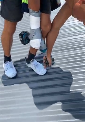 Boss tape the drill to my hand #nonstop #hardwork #hardwork #roofing #work 2021