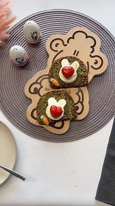 Geschmackvolle Ostergrüße: Mozzarellahasen auf unserem süßen Holzbrett serviert mit dem tollen sheepworld Eierbecher-Streuer-Set! 🐰❤️🐑 . #sheepworld #ostern | sheepworld