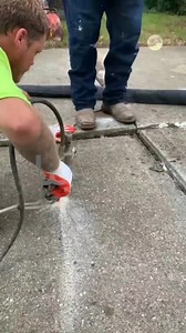 1.1M views · 7.4K reactions | مادة البٍوليوريثان . . . . #Polyurethane #reels #tips #tools #slab #up #بلاطة #مواد #بوليوريثان #ابتكارات #حلول #بديل #بدون_اسمنت #اشغال #منتجات #تغير #اليات #طرق #مختلف #متداول #توفير #سرعة #دقة #قوة #تحمل #AmaZing #beutiful #foryou #Recpect #3alam_albinaa | عالم البناء | Facebook