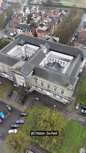 Le Palais de Justice de Tournai, conçu dans un style néo-classique par l'architecte Charles Vincent et ouvert en 1880. #patrimoine #tournai #histoire | Cl'Histoire - Eva Penel