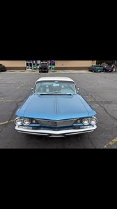 1960 Pontiac Bonneville — Full-Size Style, Big-Block Soul. Step back into 1960 when chrome ruled the streets and Pontiac was building cars that could out-shine and out-run almost anything on the block. This Bonneville shows off everything that made the early ’60s special — long, low lines, jet-inspired fins, and a wide-track stance that turned every stoplight into a stage. 🔥 Pontiac’s pride of the era 🧭 Distinctive dash and chrome detailing 🎶 Built for the open road and the drive-in scene Fro