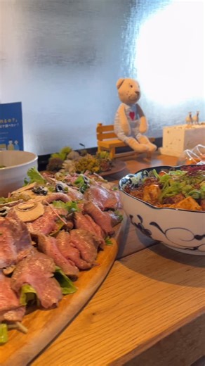 宝塚大劇場が一望 zukekura DELI＆CAFE on Instagram: "先日、店舗のお休みにスタッフの送別会を店内で開催！ みんな、力を合わせて色々と美味しい料理を作ってみました。 中々の出来映えで、送別会も盛り上がりました😊😊😊 #オードプル #送別会 #宝塚 #宝塚グルメ #宝塚カフェ #宝塚ランチ #宝塚南口 #宝塚南口グルメ #宝塚南口ランチ #宝塚南口カフェ #宝塚お惣菜 #宝塚お弁当 #リバーサイドカフェ #zukekura #zukekuradeliandcafe #漬蔵"