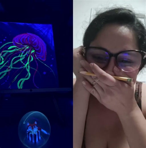 Live highlight; my backlight jellyfish painting 💙 #blacklight #jellyfish