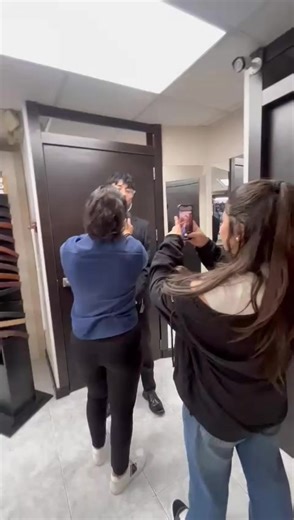 "¡Detrás de cámaras de nuestra sesión de fotos para Toga Fashion! Aman...