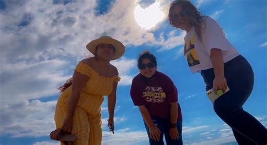 Their laughs are contagious 🤣 till today I still LOL when watch this vid.. i Miss you, my Tonoas Sisters 🩷 Braylynn Moni #alamoanabeach#finchuuk#kuttu#satowan#oneitonoas | Sia Kuttu