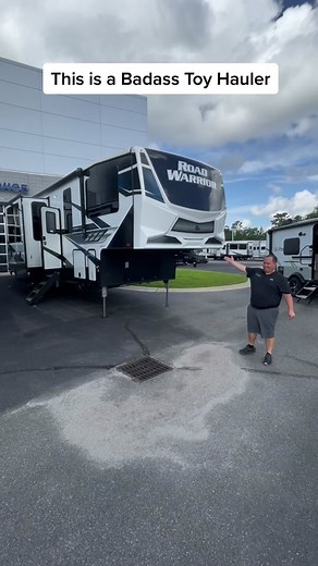 Impressive 5th Wheel Toy Hauler with Garage and Bunk Beds