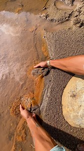 662K views · 1.1K reactions | The discovery of gold sand material that contains high acid content is marked with reddish color #golddiscovery #goldrush #golddust | Afri Discovery | Facebook