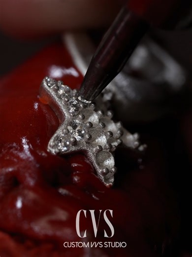 Solid sterling silver open-face grillz. Handcrafted with a glossy red heart, intricate cross details, and custom name engraving. Custom-molded to your teeth for a flawless, snug fit. ✨#customvvs_studio #Jewelry #handcrafted #icedoutjewelry #customvvs #customized #icedout #hippop #hiphopjewelry #vvs