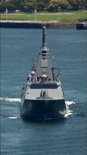 ⚓護衛艦ながら⚓発進！ #護衛艦ながら #FFM10 #自衛艦引渡 #海上自衛隊旗 #JMSDF #もがみ型護衛艦 #三菱重工業長崎造船所 #女神大橋 #そろばんドック #長崎市 #遠方撮影
