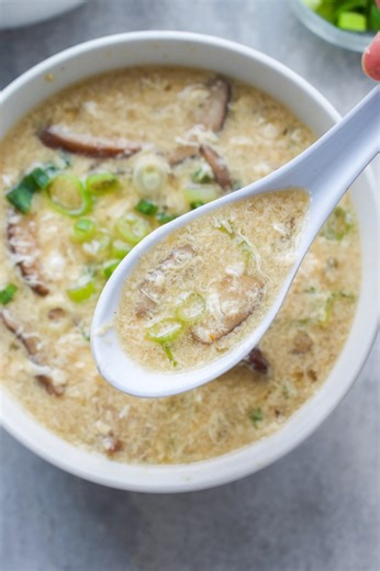 It’s warm, comforting and couldn’t be any easier to make. This Egg Drop Soup is just like the one you get at your favorite Chinese restaurant, but with the addition of shiitake mushrooms for added texture. Recipe in comments #souprecipe #glutenfree #soupseason | Every Last Bite - Carmen Sturdy