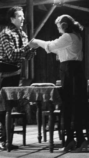 Adam e l’opera 🎶🌹🗡️ on Instagram: "✨La fanciulla del West✨ La morbidezza e le sfumature della voce di Corelli accarezzano il viso d’angelo di Minnie, segnando così l’inizio del loro profondo amore. “You are a creature, with a good and pure soul, and have the face of an angel.”🫶🏼✨ La fanciulla del West Giacomo Puccini Teatro alla Scala 1956 Franco Corelli e Gigliola Frazzoni #francocorelli #melodramma #tenor #tenore #soprano #baritono #opera #operaitaly #operalirica #operaliricaitaliana #ope