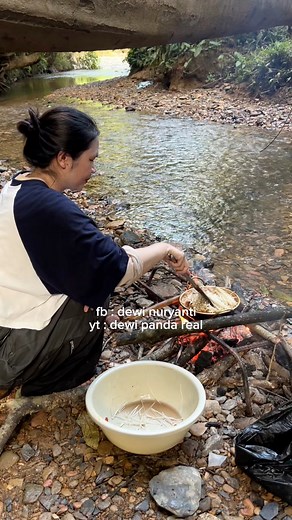 menu tak biasa di tengah hutan #seafood #gurita #cooking #masak #ngebolang #refreshinh | Dewi Nuryanti