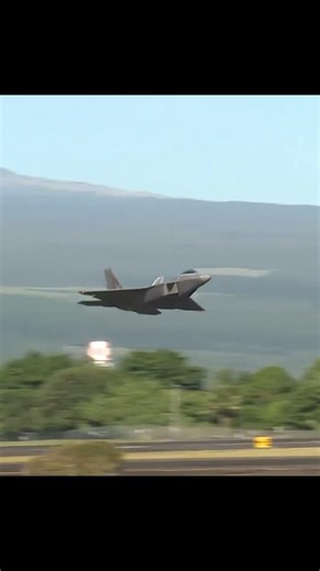 Powerfull F-22 Engine Starting up