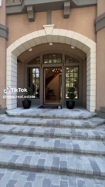 🏡PREPARED TO BE BLOWN AWAY! This gated waterfront English country estate located in Eagle, Idaho is truly one of a kind. Featuring… ▪️6 bedrooms ▪️6.5 bathrooms ▪️8769 sq ft ▪️5.43 acres ▪️So many amazing amenities…Private beach and island, private dock, salt water infinity swimming pool, outdoor kitchen, horse paddock and stables, separate guest house. ▪️$5,388,800 📍6152 W Half Moon Lane, Eagle ID 83616 📲DM us for a private tour Listed by: Tina Alzaga with Fathom Realty #luxury #luxuryhomes 