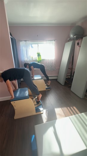 Look at them go😍 The Pilates Wunda Chair is a versatile companion sculpting bodies, refining balance, and empowering every movement. Elevate your workout routine and embrace the multifaceted benefits of the Wunda Chair! The Pilates Wunda Chair offers a range of benefits. It helps improve core strength, enhancing stability and balance. The versatile exercises on the chair target various muscle groups, promoting overall toning and flexibility. It’s particularly effective for refining posture and 