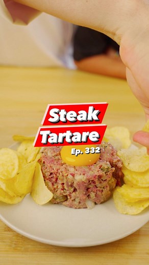 Bruno Eeeats | POV: Acabou o carvão do churrasco… 🥲 @cheffotto e o @nicolasheiras tivemos que mostrar o que se deve fazer quando acaba o carvão! Vai de... | Instagram