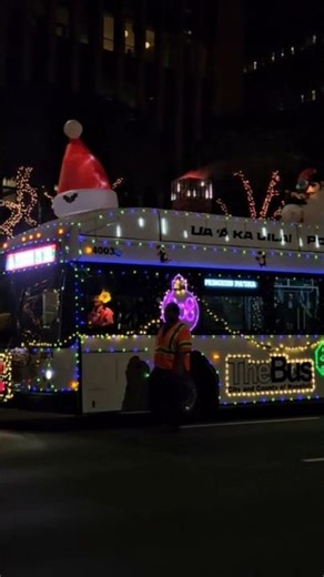 TheBus electric Christmas bus at Honolulu City Lights parade 2025 #hawaii #honolulu #bus #christmas