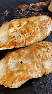 Best Blackstone Chicken Breast (fast, flavorful, family-approved) ✨ Simple seasoning, hot griddle, juicy center—this one’s a repeat-on-repeat weeknight win. Ingredients (exact amounts): • 3 chicken breasts, filleted into 6 cutlets • 1 Tbsp avocado oil • 1/4 tsp garlic powder • 1 tsp salt • 1/2 tsp pepper Hungry for the full printable? 👉 Comment “recipe” and I’ll DM it to you. Slow-cooker fans: Comment “crockpot” for more easy crockpot recipes! #Blackstone #BlackstoneChicken #GriddleRecipes #Qui