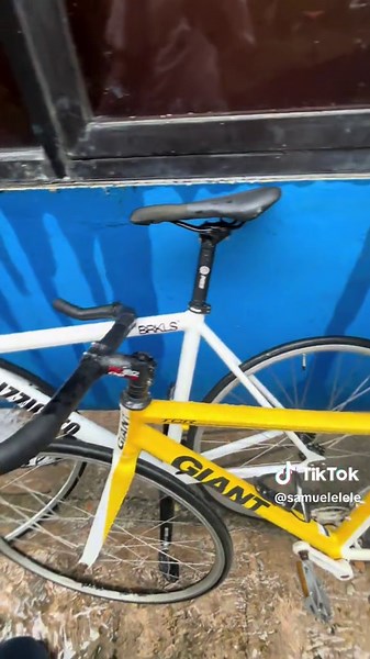 bike after school #fixedgear #pizzicato #fixiebike