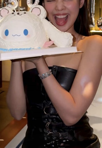 is she? ik she’s currently jewelry ambassador for chanel but it could be ending soon. she did switch to ray bans & has more freedom to wear other brands for events stage as well recently. it’s a possibility or she’s just wearing it one time like a lot of her stage & event outfits. #blackpink #jennie #bts #jisoo #kpop