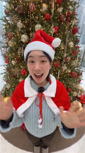 De:maf US on Instagram: "The Magic That Makes Christmas Even Happier! De:maf Santa’s Gift 🎅🏻🎁 Dearies, Merry Happy Christmas ✨ It’s a truly romantic holiday season! To make your Christmas even more joyful, De:maf Santa has prepared a special little gift event 🎄 Perfect as a travel kit, and perfect as a starter set for De:maf beginners! Winners will receive both: 1️⃣ Demaf Skincare Gift Kit 1 2️⃣ Demaf Cleansing Gift Kit 1 🫧 Cleansing Gift Kit includes: - Milk Cleanser Mini - Olive Oil Clean