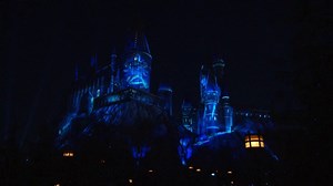 A new nighttime show illuminates Hogwarts Castle at Universal Studios Hollywood's Wizarding World of Harry Potter! | HLN