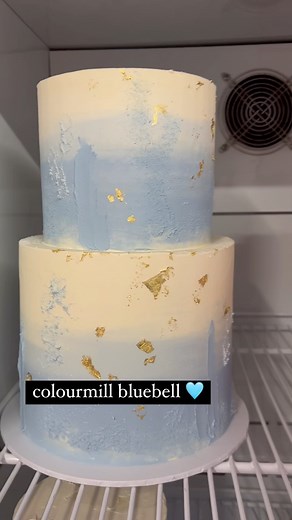 25K views · 64 reactions | colourmill bluebell gives the most beautiful dusky blue 冀 I used titanium dioxide to whiten my buttercream first 冀 | Finch Bakery | Facebook