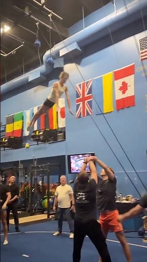 she's FLOATING 😶 #OCirque | Cirque du Soleil